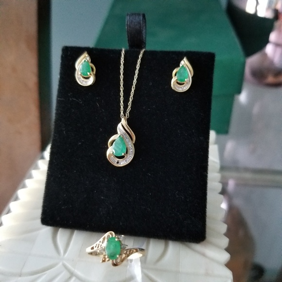 Jewelry - 10K and Emerald Jewelry 3-Piece Set - As Is
